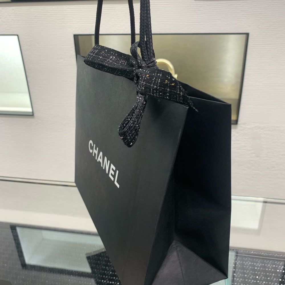 Authentic Chanel dust bag with strings, mid size , brand new condition. - Picture 9 of 12